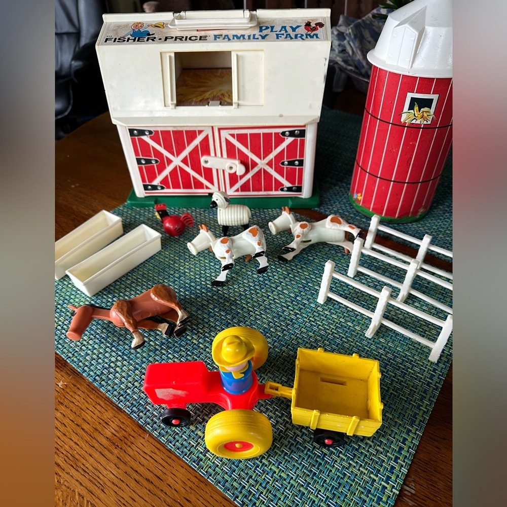 Vintage Fisher Price Play Family Farm #915, 1967 NY - Picture 3 of 9